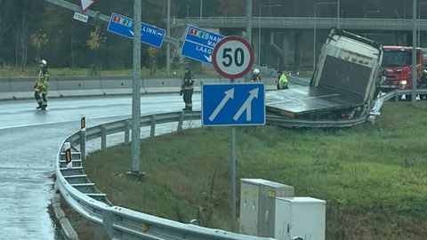 FOTOD ⟩ Lagedi teel Väo viadukti juures on liiklus häiritud