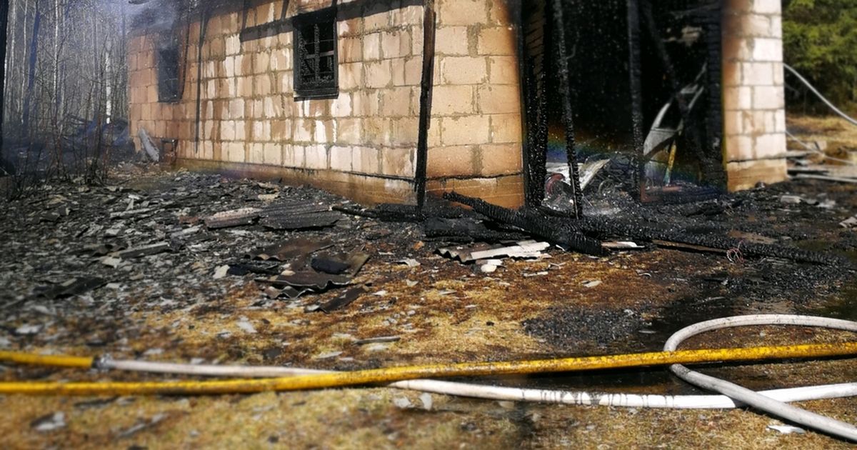Rõuge vallas põles kulu, garaaž ja rehvihunnik