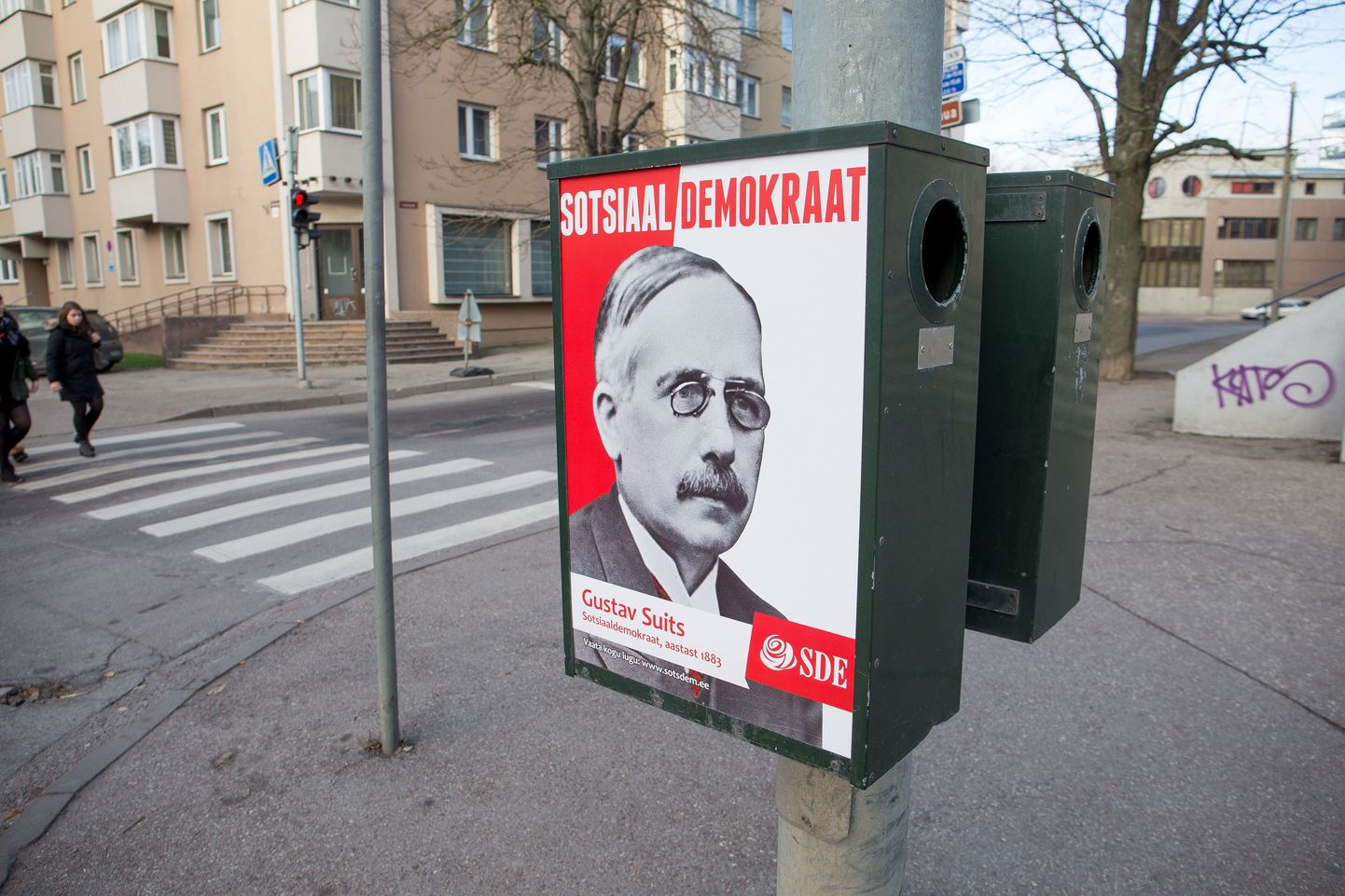 Nimeka luuletaja Gustav Suitsu portree oli kasutusel tänavuste valimiste reklaamis.