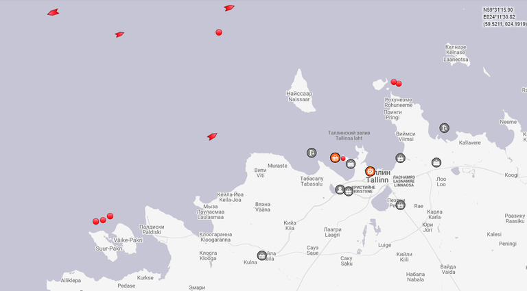 Танкеры у берегов Эстонии, 11 июня, 11:48. Точки означают, что судно стоит.