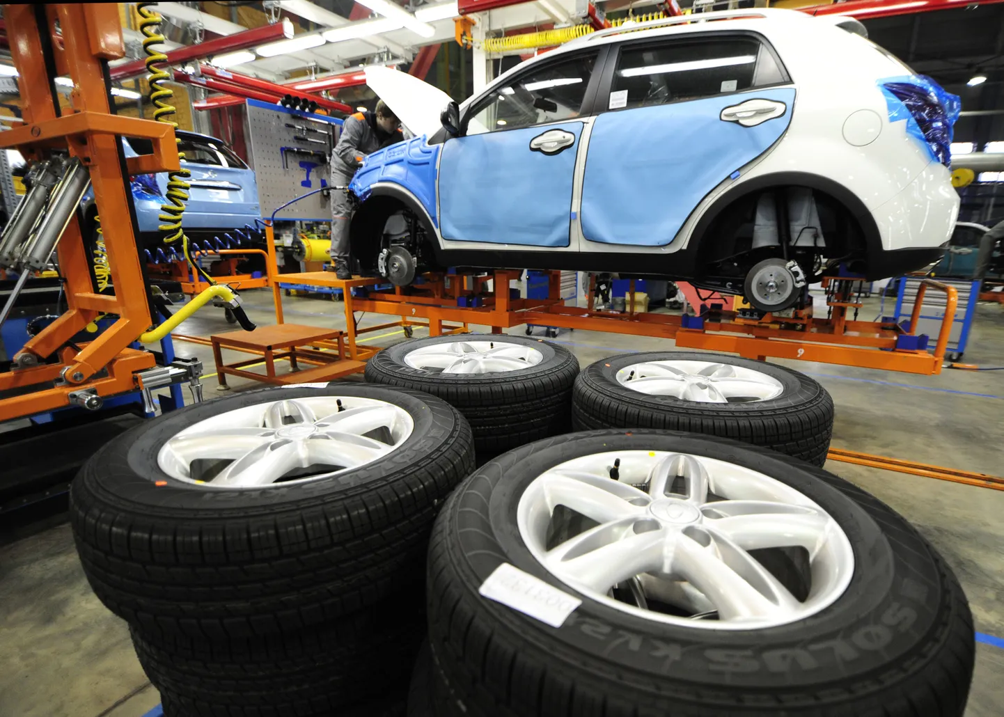 Vene president Vladimir Putin avas neljapäeval Jaapani Mazda ja Vene autotootja Sollers ühisettevõtte.