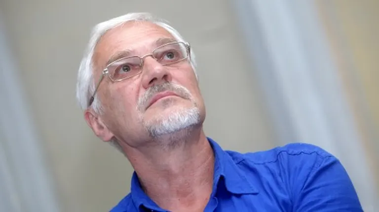 Festivāla dibinātājs un izrādes "Galdnieks un klusums" režisors Pēteris Krilovs piedalās preses konferencē, kurā informē par starptautisko Jaunā teātra festivālu "Homo Novus" un prezentē festivāla katalogu.