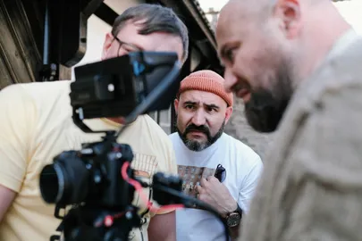 На съемках сериала.