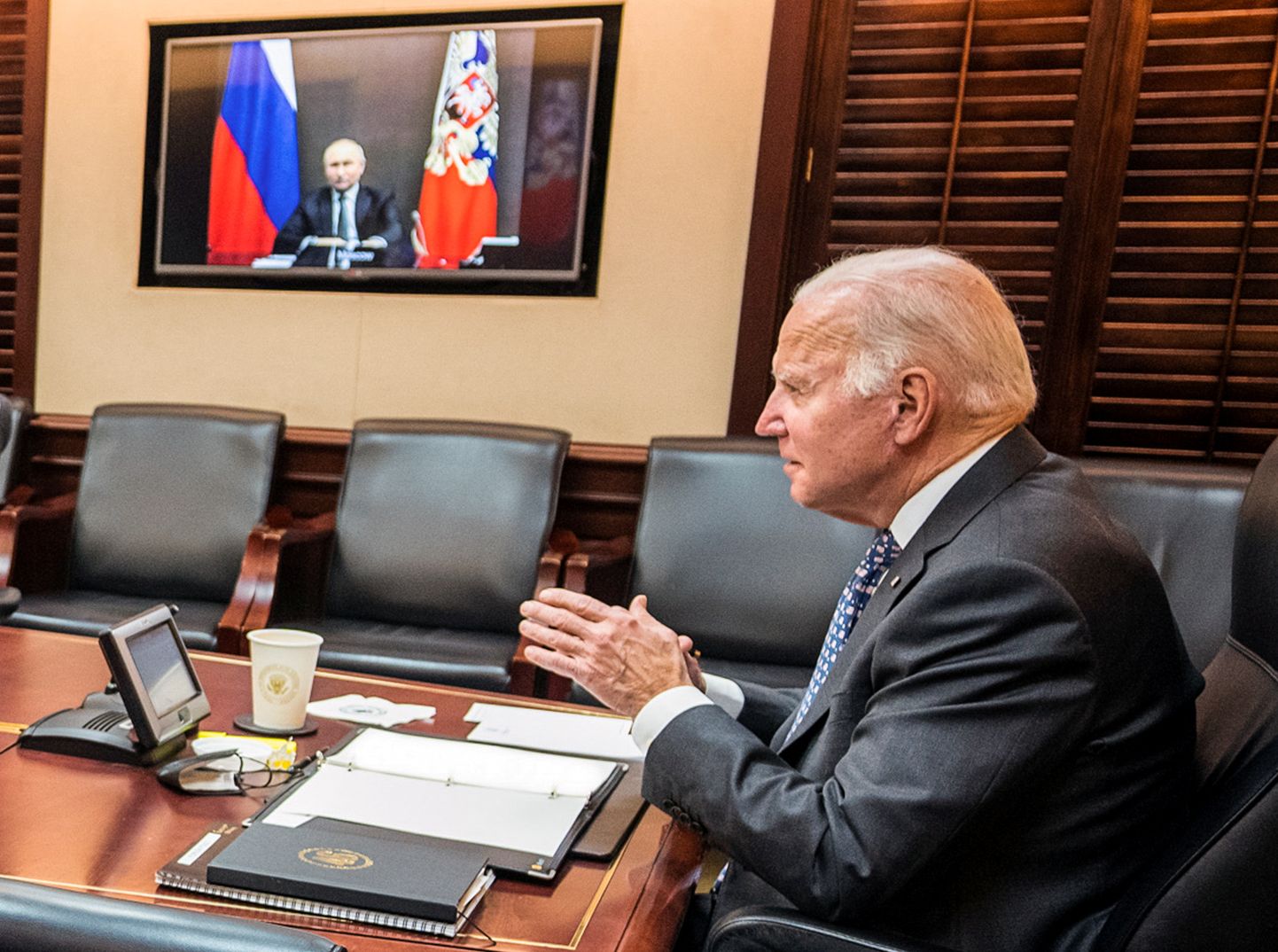Vaade Valgest Majast Joe Bideni ja Vladimir Putini videokohtumisele.