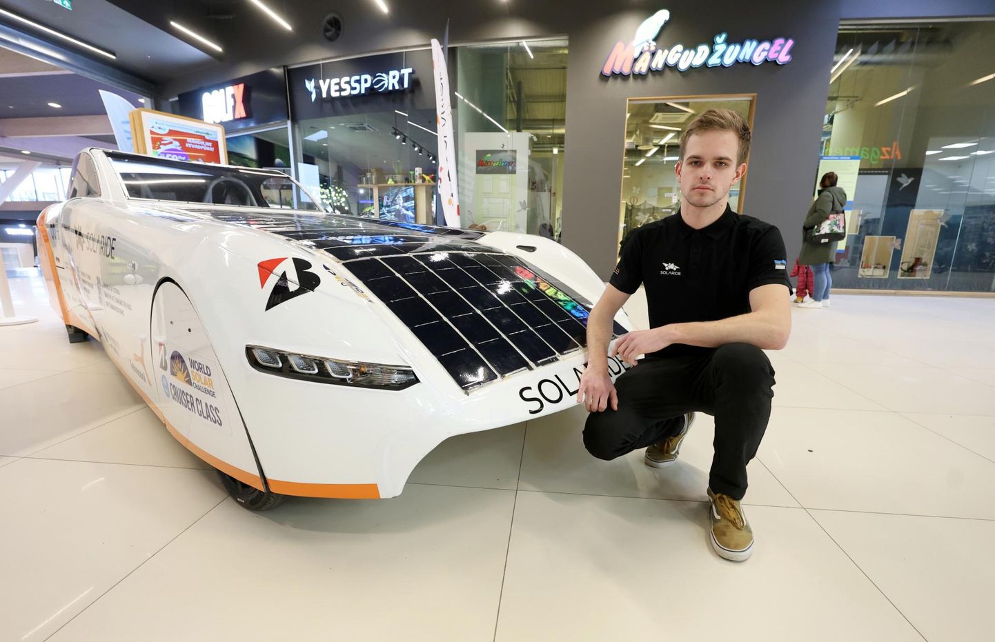 Solaride’i peainsener Joosep Ress alustas päikeseauto meeskonnas akutehnoloogina. Nüüd juhib ta 30-liikmelist meeskonda ja vastutab kogu auto valmimise eest.
