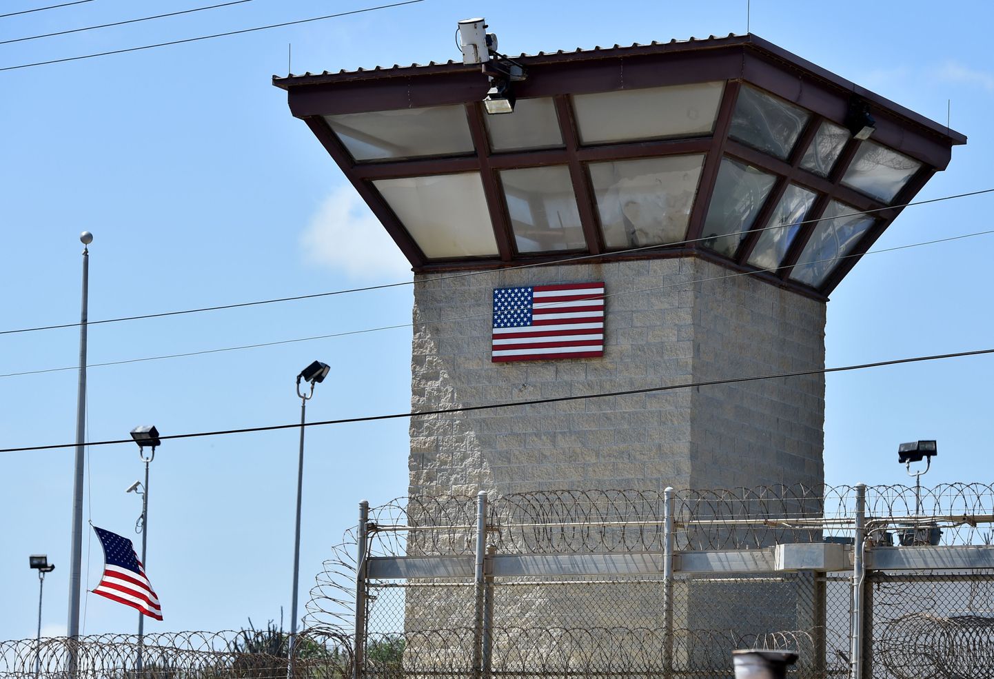 Guantánamo vangilaagri vahitorn. Veel leidub, keda valvata.