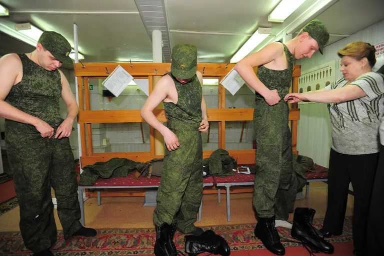 Värsked Vene ajateenijad panevad vormi selga, 2012 kevad.