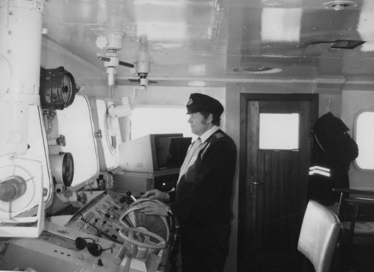 Kihnu elutööpreemia laureaat, meremees ja kapten Paul Sepp on üle 55 tööaasta jooksul seisnud ka jäämurdja Tarmo roolis.