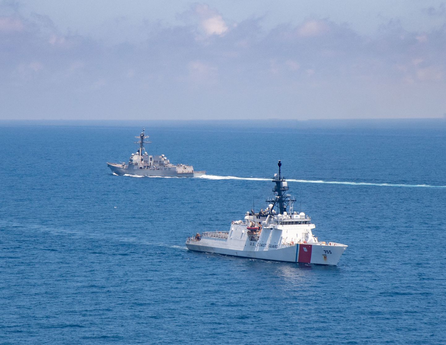 Военные корабли США в Тайваньском проливе.