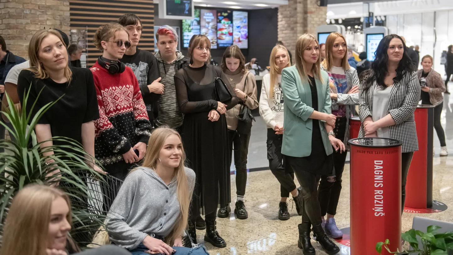 Звезды X Faktors встречаются с фанатами