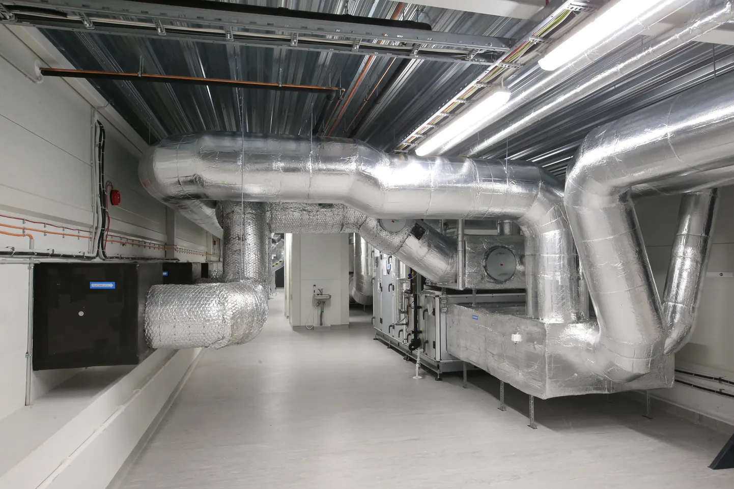 Ventilatsiooni juhib automaatika.