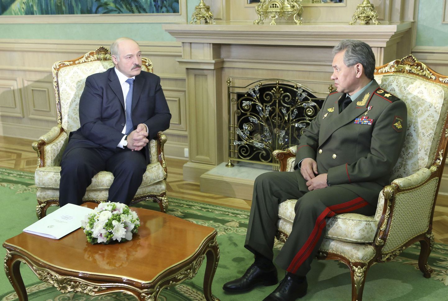 Belarus' President Alexander Lukashenko (L) meets with Russian Defence Minister Sergei Shoigu in Minsk, April 23, 2013. Russia plans to establish a military aviation base in Belarus and supply the neighboring country with S-300 surface-to-air missiles in 2014, according to local media. REUTERS/Nikolai Petrov/Presidential press service/Handout (BELARUS - Tags: POLITICS MILITARY) ATTENTION EDITORS - THIS IMAGE HAS BEEN SUPPLIED BY A THIRD PARTY. IT IS DISTRIBUTED, EXACTLY AS RECEIVED BY REUTERS, AS A SERVICE TO CLIENTS. NO SALES. NO ARCHIVES. FOR EDITORIAL USE ONLY. NOT FOR SALE FOR MARKETING OR ADVERTISING CAMPAIGNS. NO COMMERCIAL USE