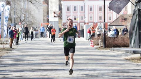 Sinilillejooksul triumfeerisid Orm ja Lille