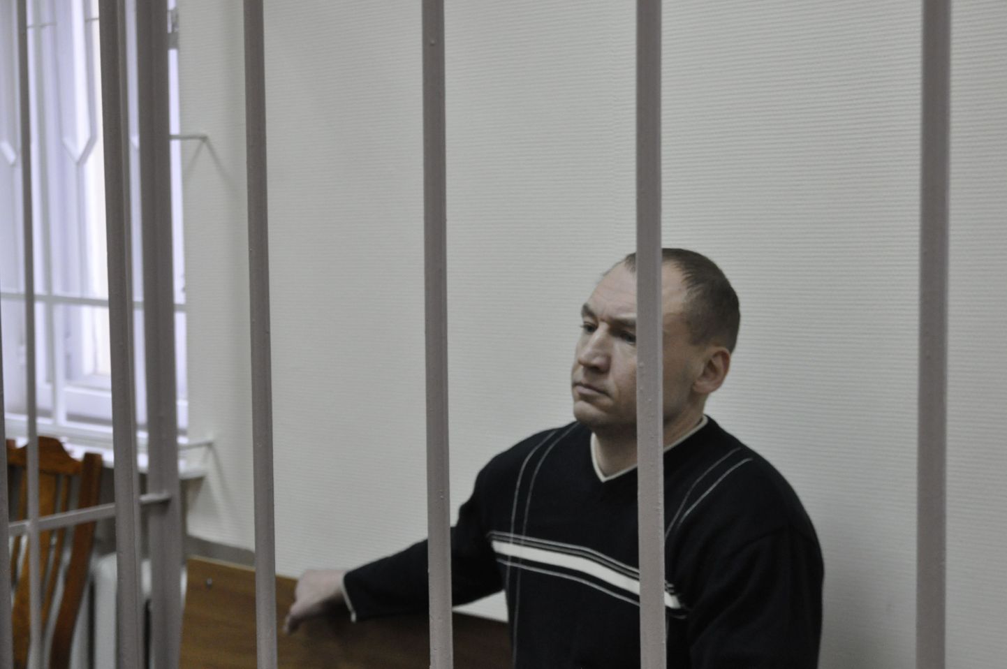 Moskva Lefortovo rajooni kohus pikendas täna Eston Kohvri vahi all hoidmise tähtaega kahe kuu võrra 5. juunini. Eston Kohver kohtusaalis.