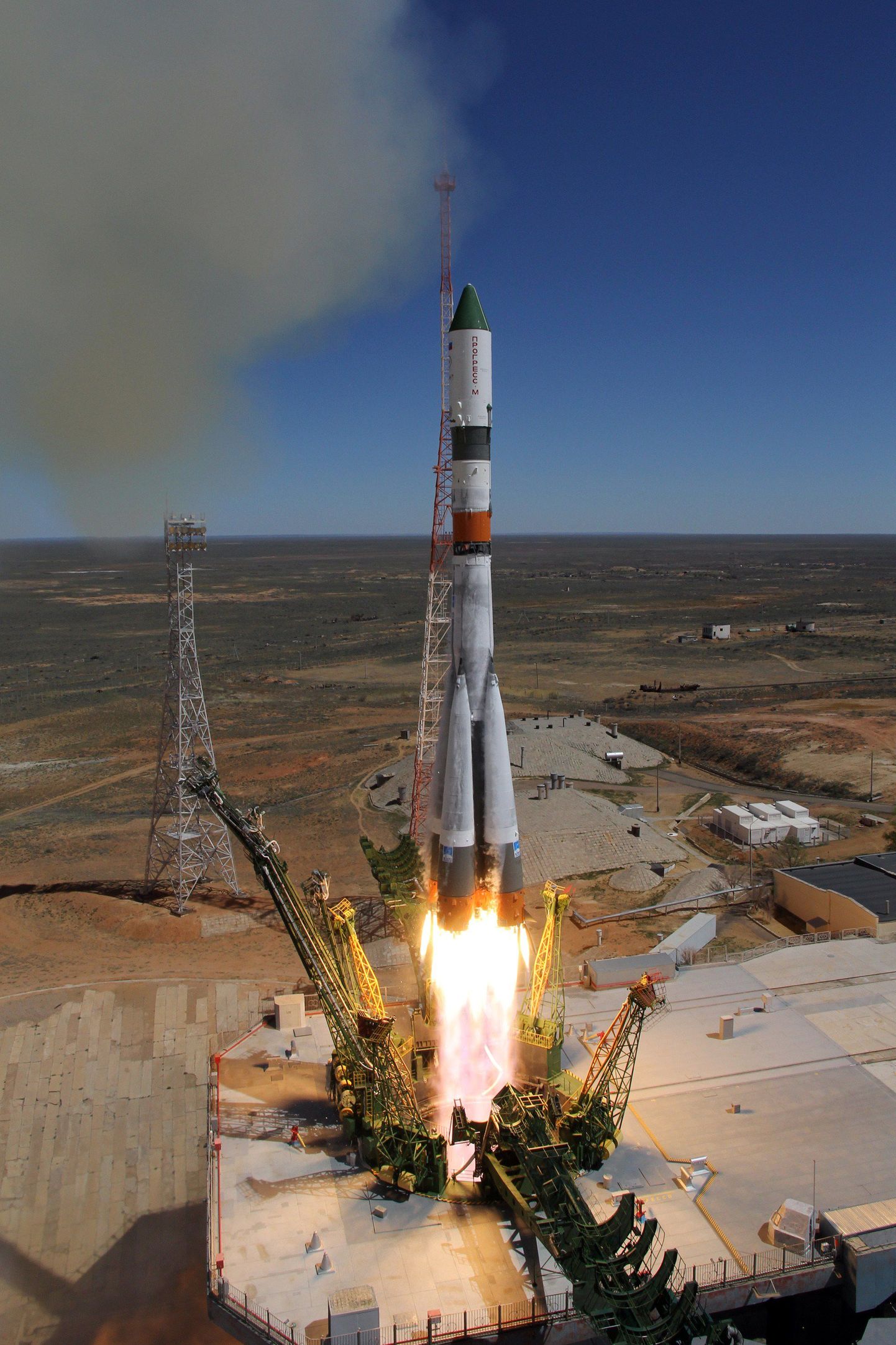 Venemaa Progress M-27M veolaev koos Sojuz raketiga startis Kasahstanist Baikonurist 28. aprillil