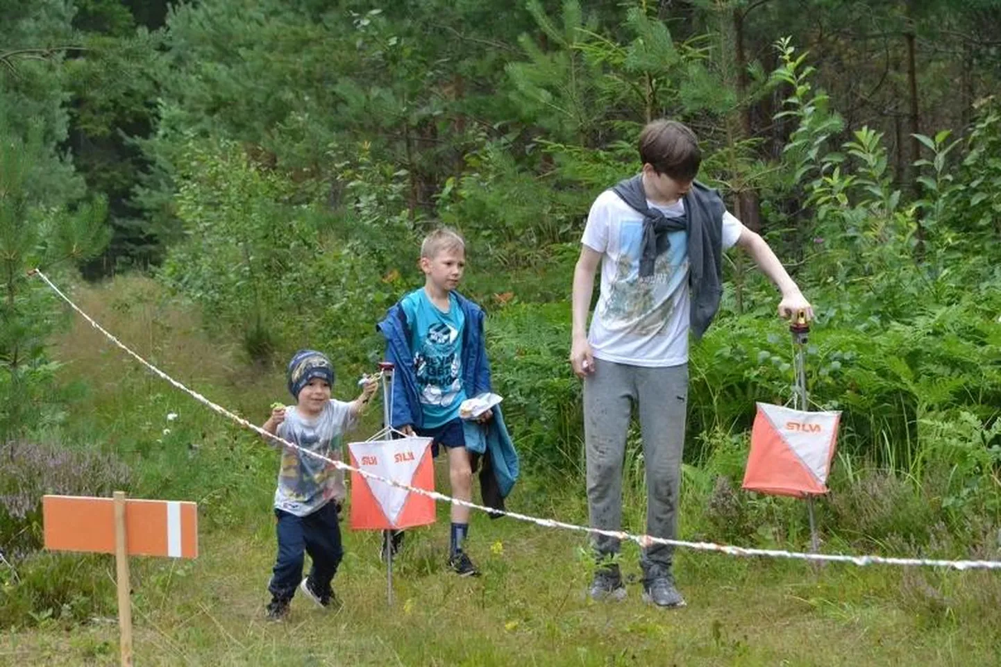 Noored orienteerujad on jõudnud finišisse.