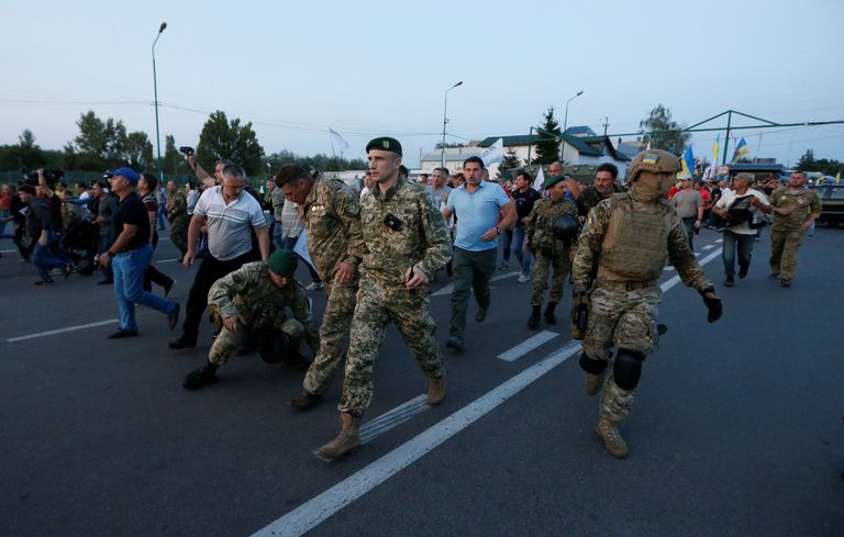 Ukraina piirivalvurid Saakašvili toetajaskonda jälitamas. Foto: VALENTYN OGIRENKO/REUTERS/Scanpix