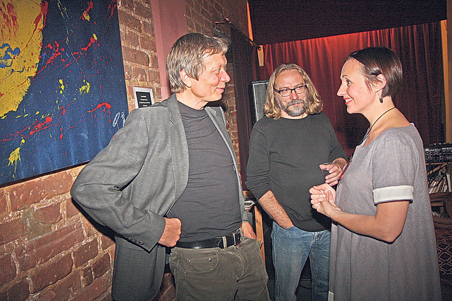 Tõnu Õnnepalu (vasakult), Margus Kasterpalu ja Iir Hermeliin vestlesid Vilde kohvikus festivali Draama lõpupeol.