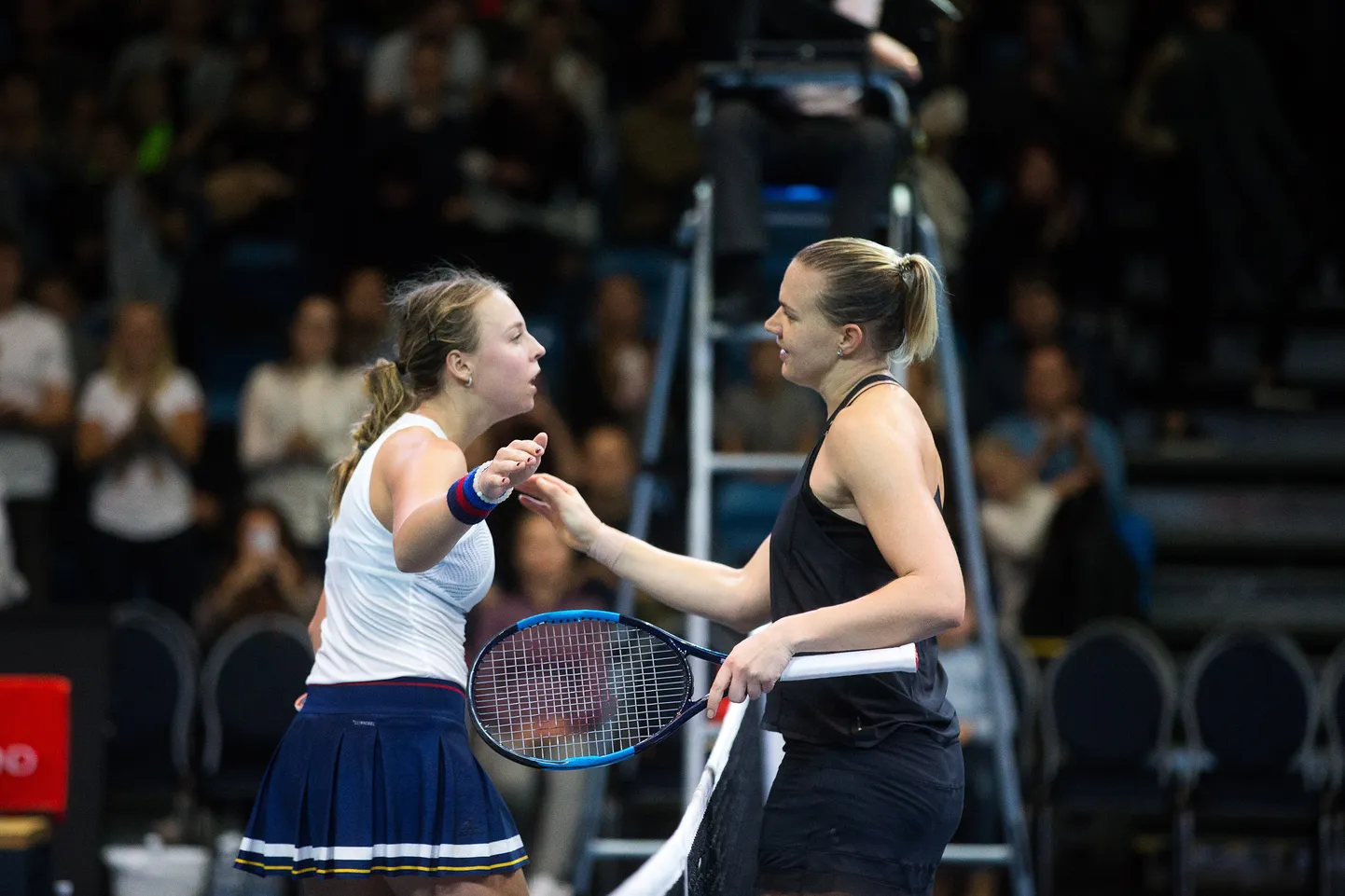 Anett Kontaveit (vasakul) ja Kaia Kanepi 2017. aastal Saku suurhallis toimunud Eesti Meedia Cupil.