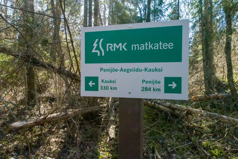 RMK matkatee läheb läbi Lemküla ja Mardihansu järve vahelt.