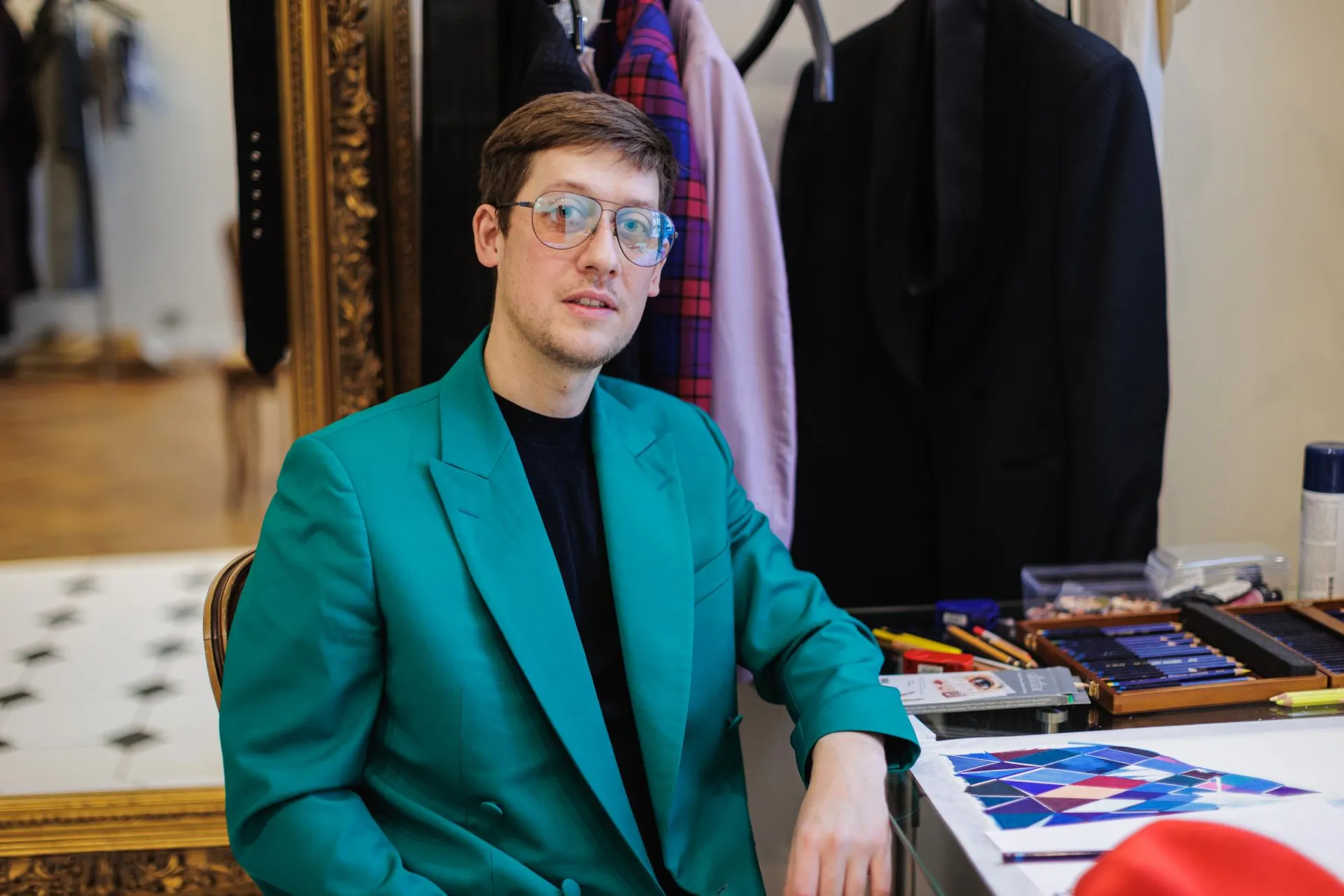 Moekunstnik Kirill Safonov oma ateljees. Vaata ka videointervjuud!