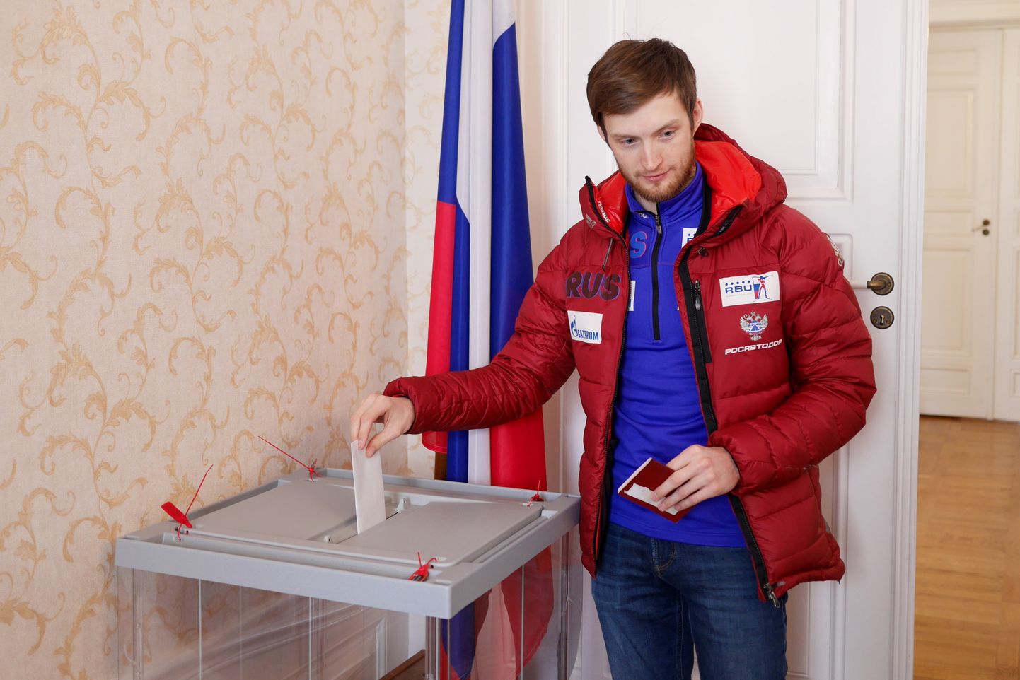 Максим Цветков голосует на выборах Президента России в посольстве РФ в Осло.