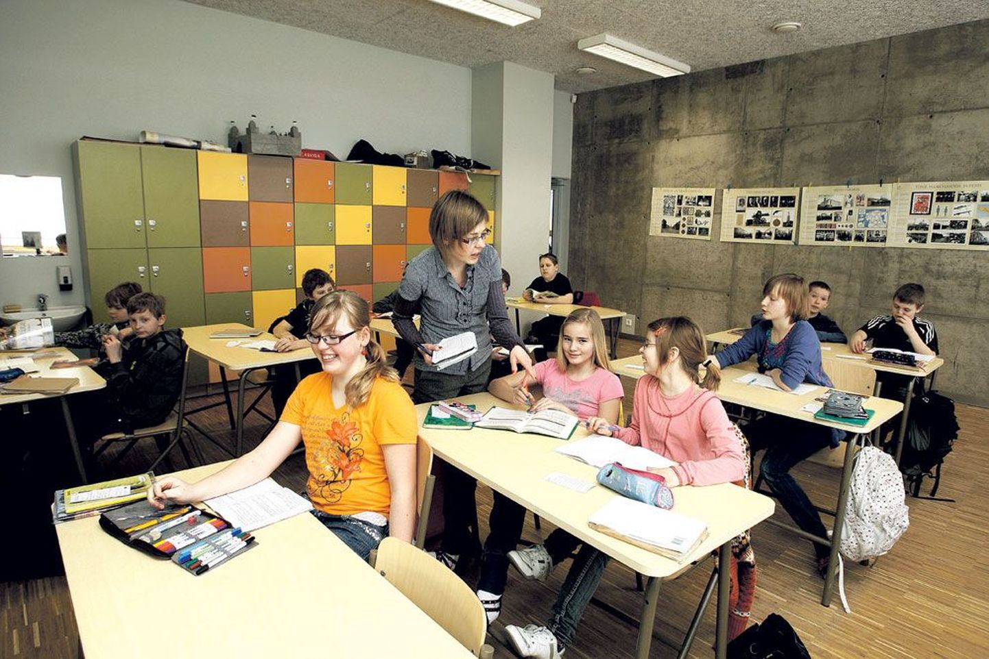 Tartu kesklinna kooli klassiruumid on nii avarad, et lubaksid ka uue määruse jõustudes klassiruumi õppima 26 õpilast. Pildil Kesklinna kooli 5a klassi ajalootund.