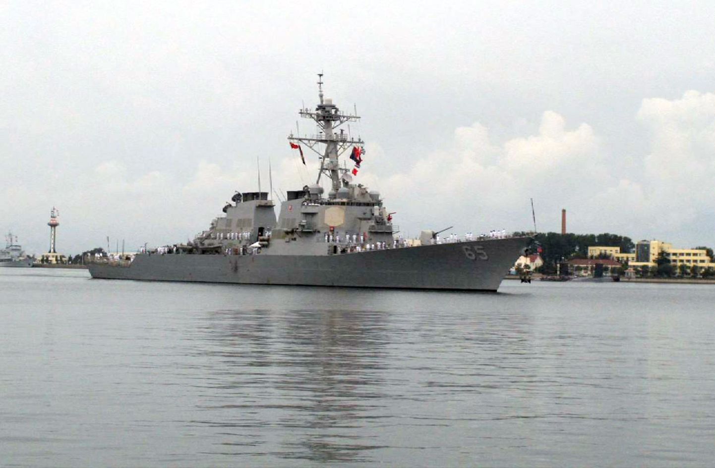 USS Benfold Qingdaos.