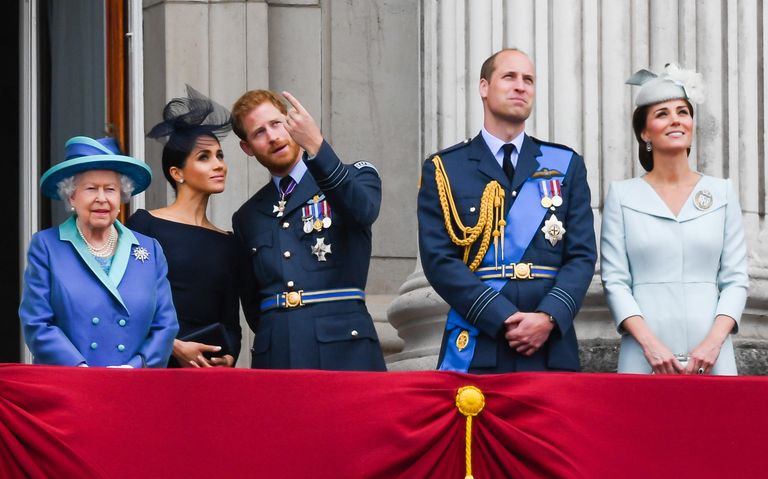 Briti kuningliku pere liikmed 10. juulil 2018 Buckinghami palee rõdu: kuninganna Elizabeth II, Sussexi hertsoginna Meghan, prints Harry, prints William ja Cambridge'i hertsoginna Catherine