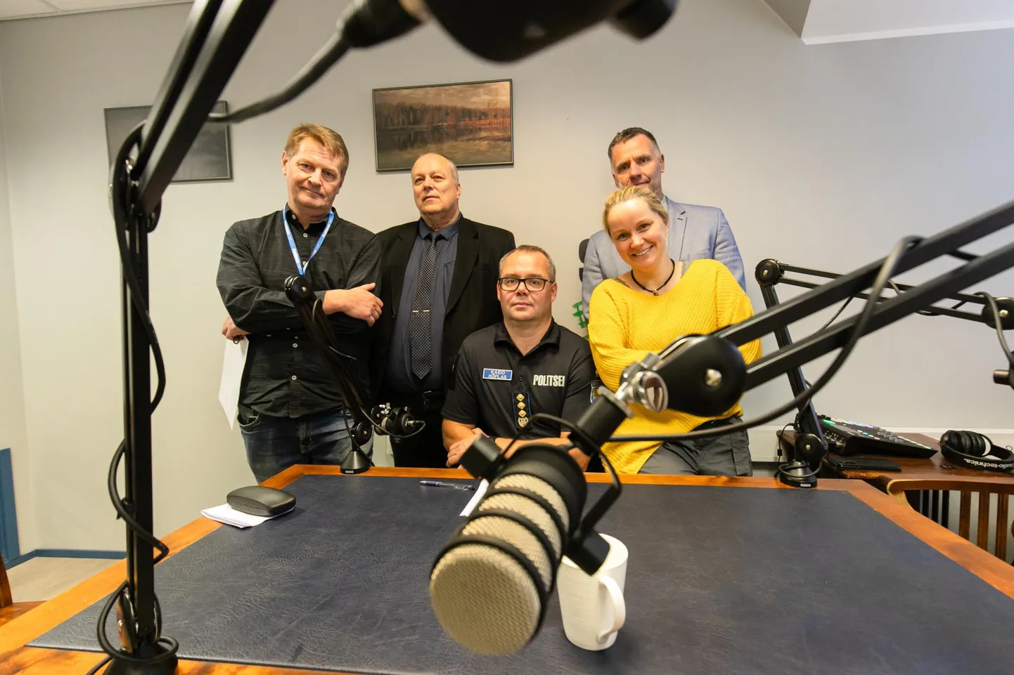 Taskuhäälingu saates arutlesid koolidele saadetud ähvarduskirjade üle Raido Keskküla, Arvo Tali, Kaido Kõplas, Siiri Erala ja Margus Veri.