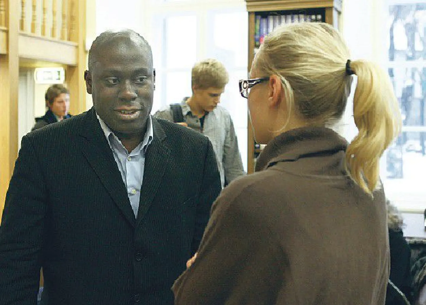Tööpostil: Abdul Turay kuulab Tallinna vanalinna hariduskolleegiumis, mida õpilasel talle tarka öelda on.