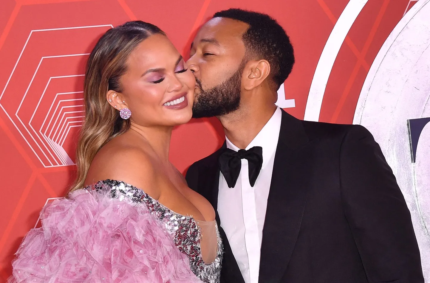 Chrissy Teigen ja abikaasa John Legend