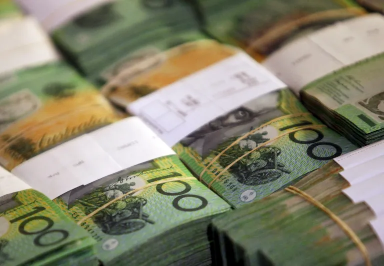 Austraalia 100-dollarilised kupüürid. Pilt on illustreeriv