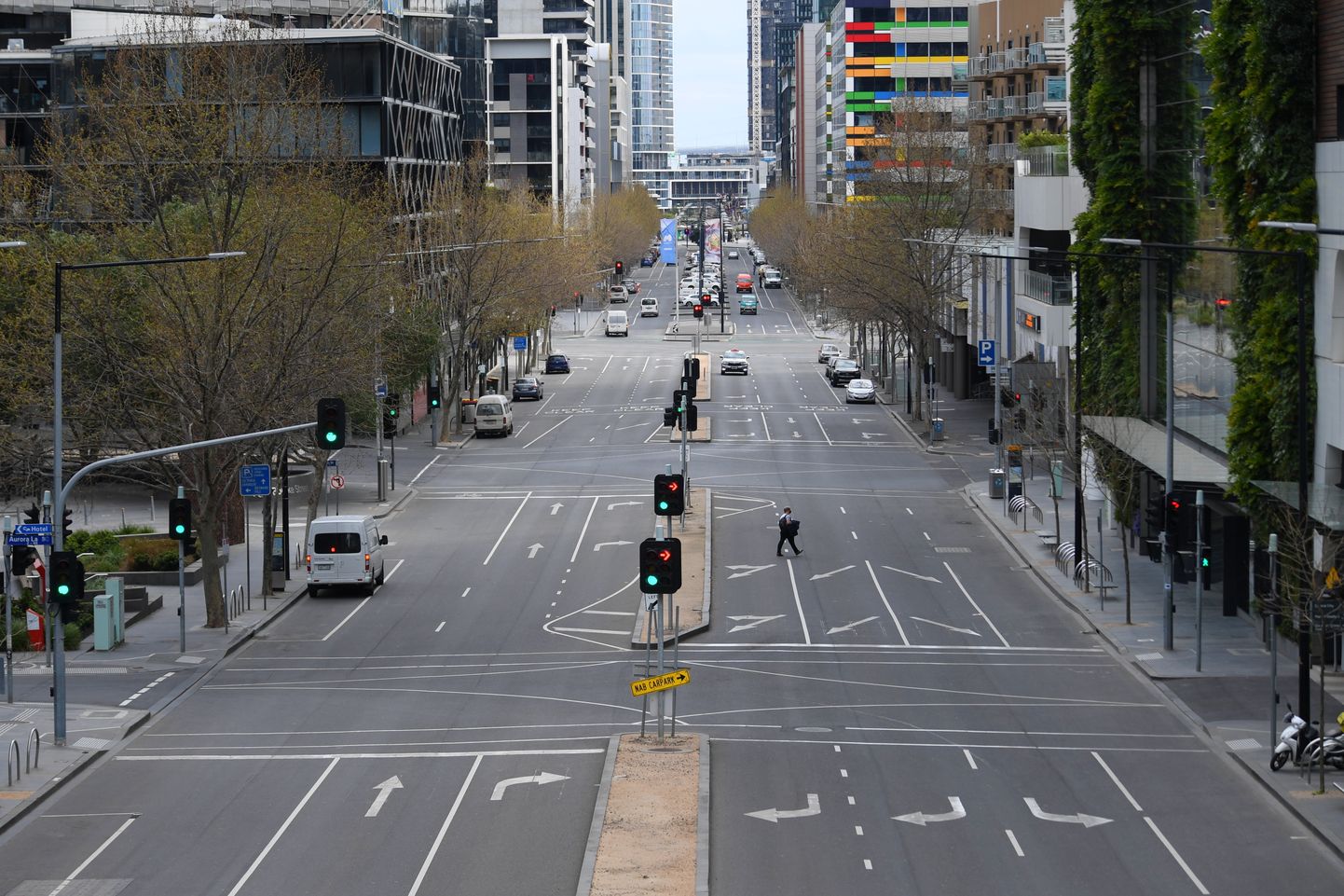 Kummituslikult tühjad ja kõledad Melbourne tänavad võivad peatselt taas rahvaga täituda, kui riik avab oma piirid taas ka välisturistidele.