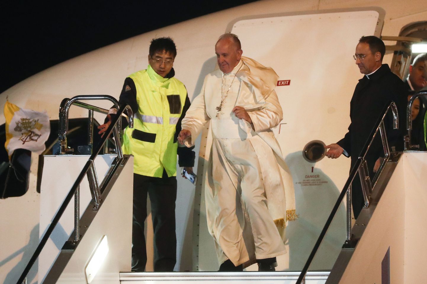 Pāvests Francisks ierodas Japānā