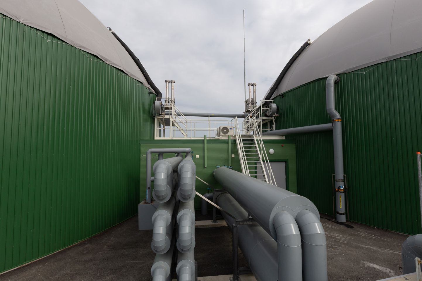 Septembris 2018. avati Viljandimaal Koksvere külas Baltimaade esimene põllumajanduslik biometaanijaam.
