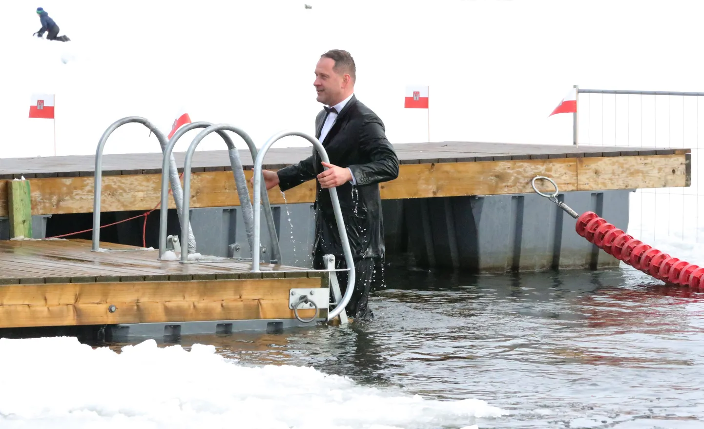 Tartu talisuplejad korraldasid vabariigi aastapäeva puhul oma pingviinide paraadi.