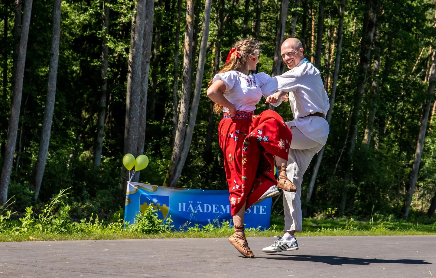 Maapiirkonnas ei jää huvitegevust väheks, nagu teinekord kardetakse. Vastupidi, tundub, et sellele, et midagi teha oleks, keskendutakse hoopis suurema hooga.