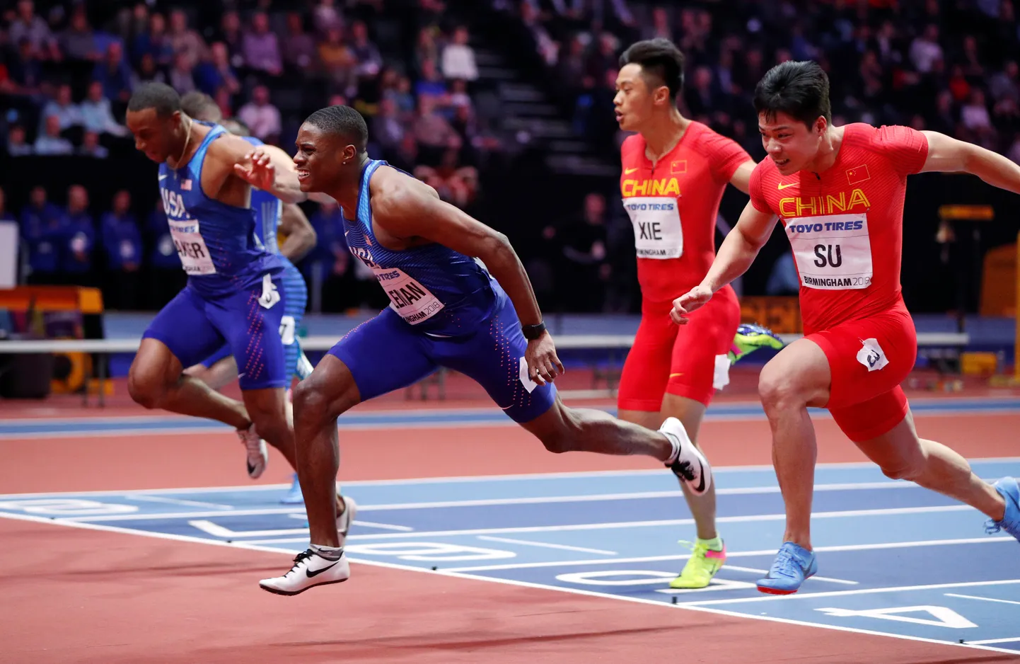 Christian Coleman (keskel) oli finaalis konkurentidest napilt, aga selgelt üle.