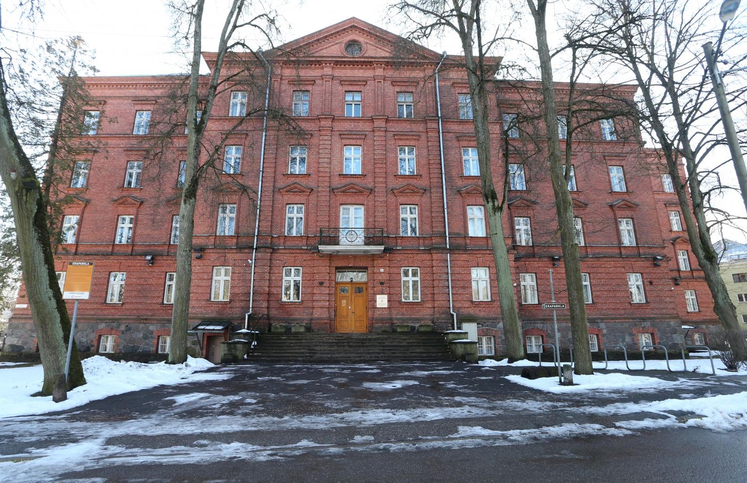 Tartu ülikool jätkab ka pärast Delta hoone valmimist Liivi 4 asuva rahvusarhiivi endise hoone rentimist. Tuleval aastal kolib sinna maailma keelte ja kultuuride kolledž, mille õppehoone Lossi 3 läheb remonti.