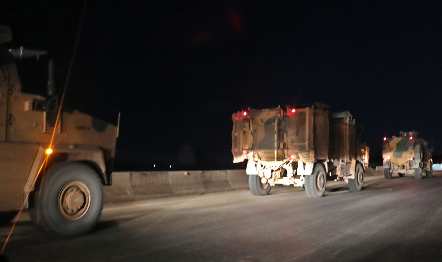 Türgi armeesõidukid Idlibi provintsi poole sõitmas.