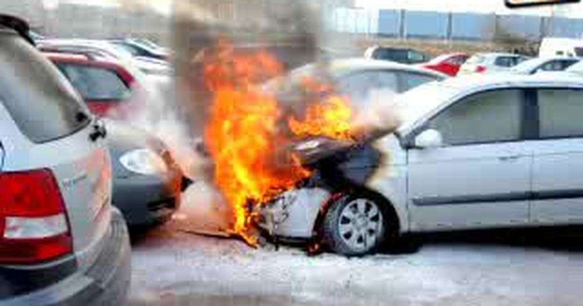 выхлопные газы зимой. прогрев машины штраф. перекрыто движение. машины прогревают во дворе. запрет прогрева двигателя во дворе.