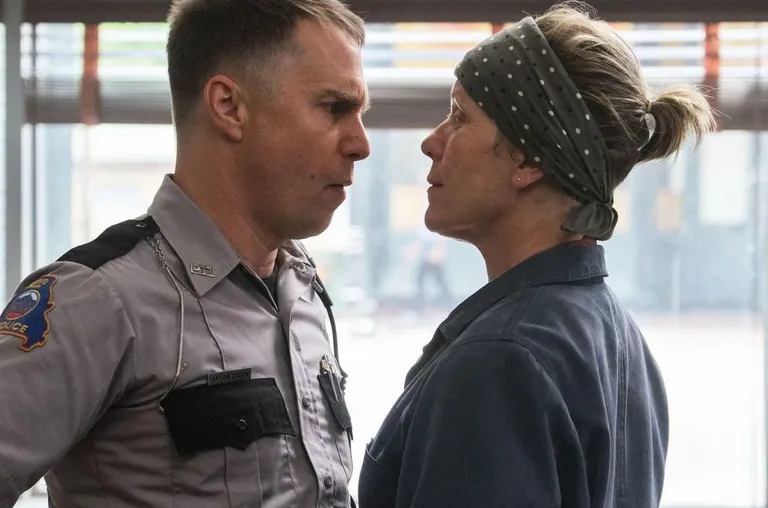 Frances McDormand ja Sam Rockwell filmis «Kolm reklaamtahvlit linna servas»