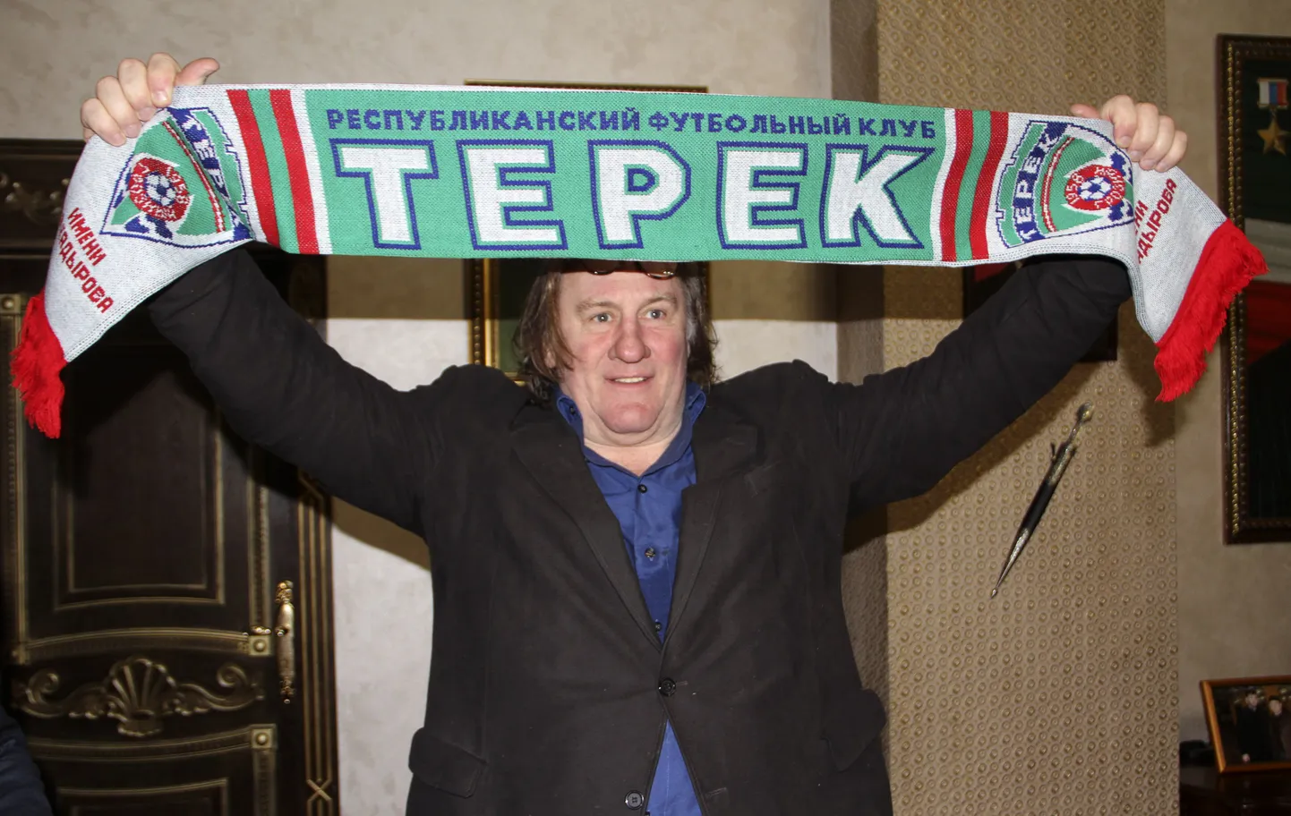 Gerard Depardieu Groznõi jalgpalliklubi Terek salliga visiidi ajal Ahmat-Arena staadionile.