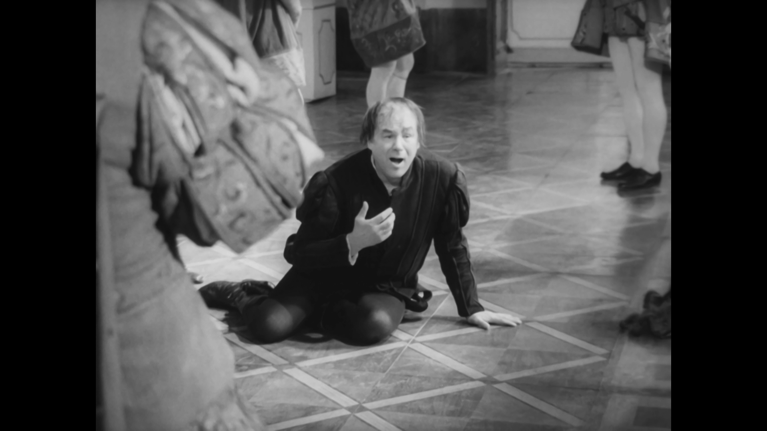 Kolleegidel on siiani meeles, kuidas Georg Ots end Rigolettona lauldes mööda põrandat lohistas.