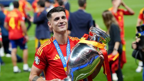 Капитан сборной Испании по футболу все же решил покинуть родину из-за ненависти соотечественников