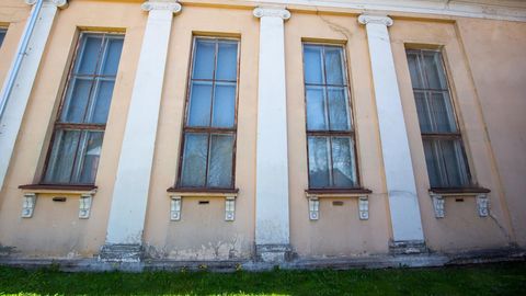 Muinsuskaitsjad tahavad spordihoone stalinistliku seina lammutamiseks linna spordielu analüüsi
