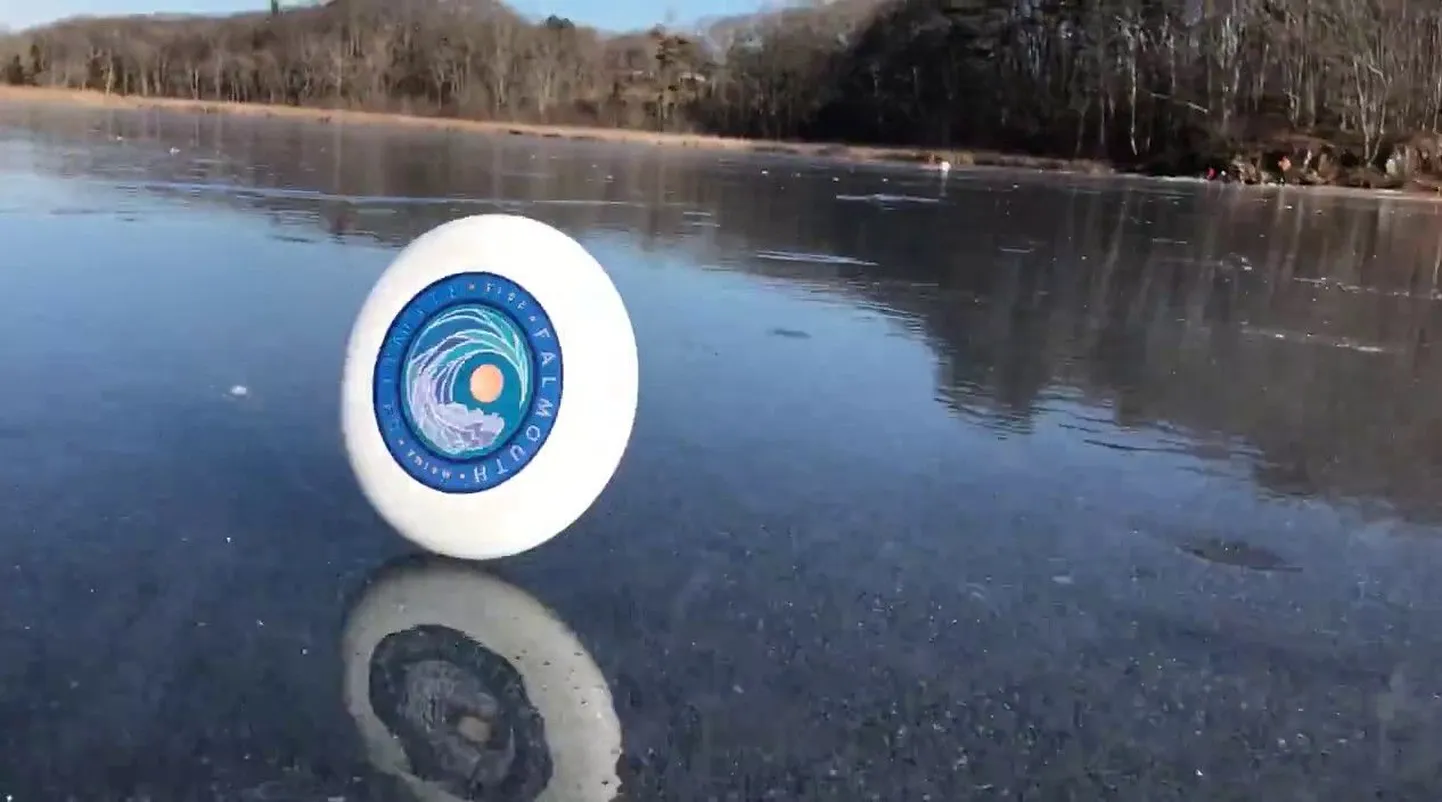 Frisbi järvejääl