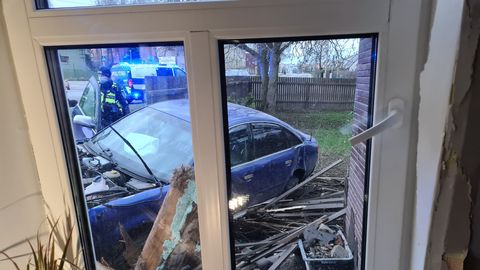 Пьяный водитель Audi протаранил дом