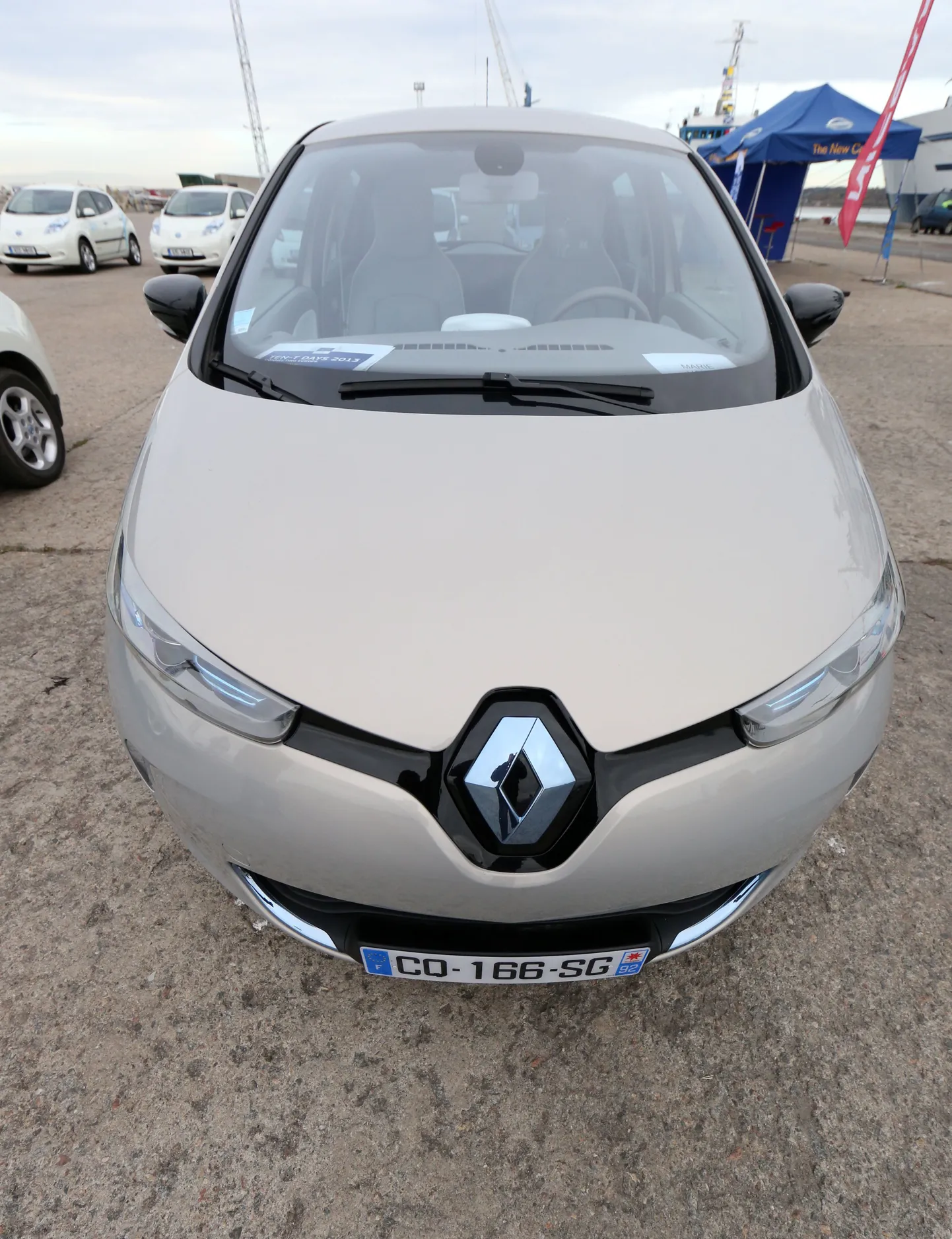 Автомобиль Renault.
